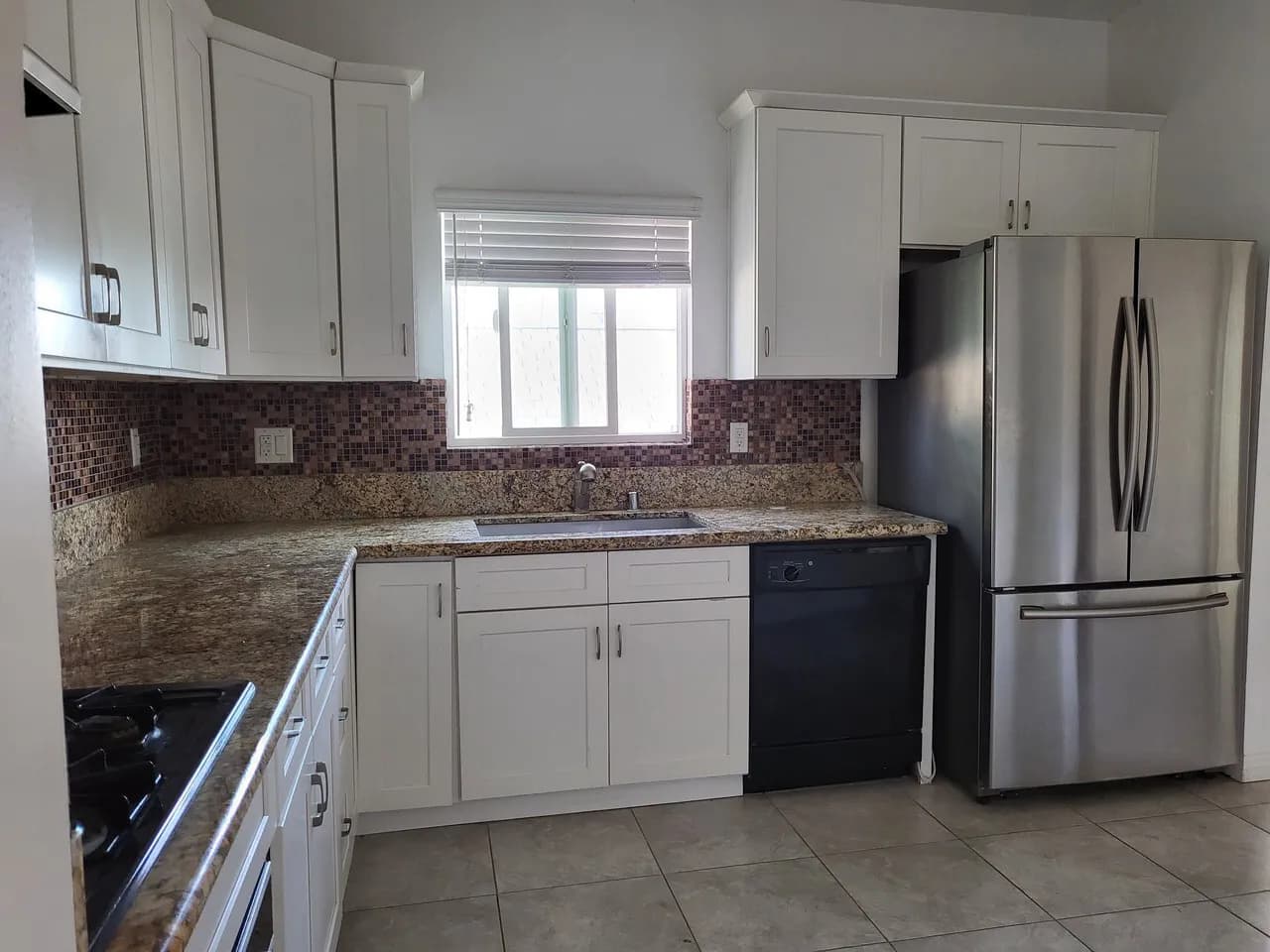 새로 리모델링된 4 유닛 아파트 2bed 2bath 렌트 합니다
					아파트
					Los Angeles's preview 3