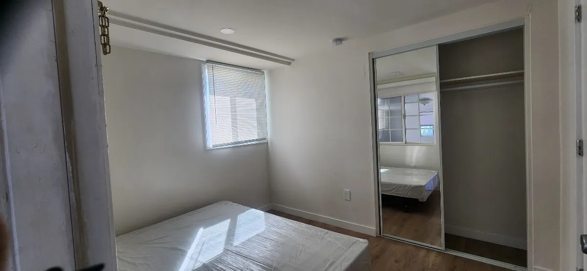2베드1.5 베쓰 ( +1 Den ) 인터넷 유틸리티포함 2 Parking$2,400월
					아파트
					Los Angeles's preview 1