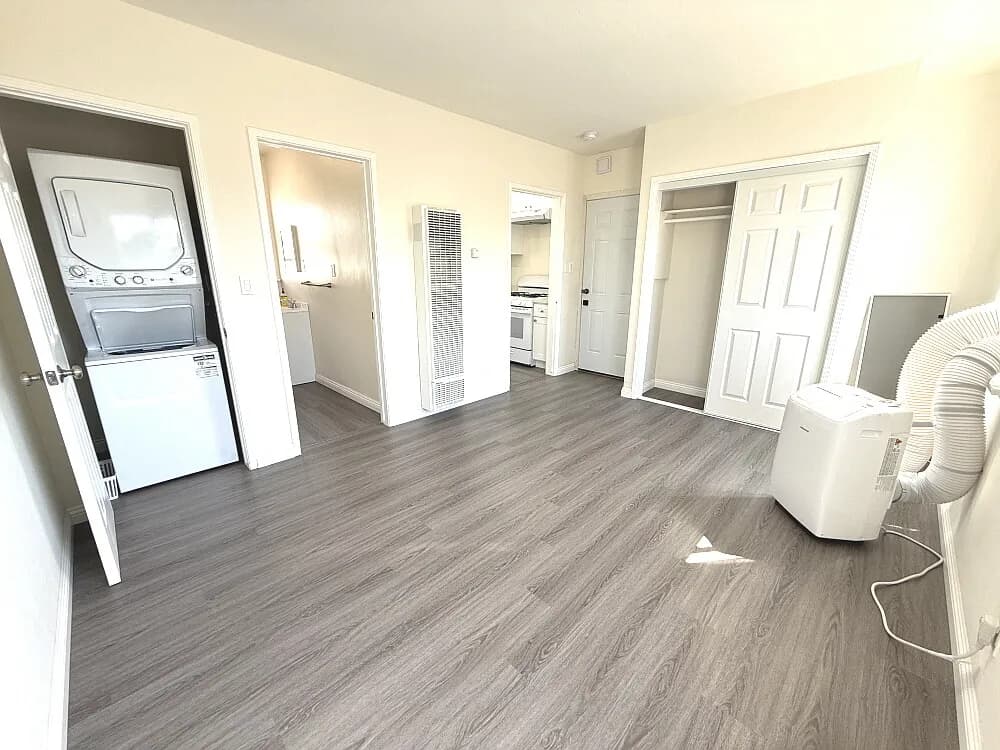 Studio, $1,550 Inglewood
					Studio
					Inglewood's preview 2