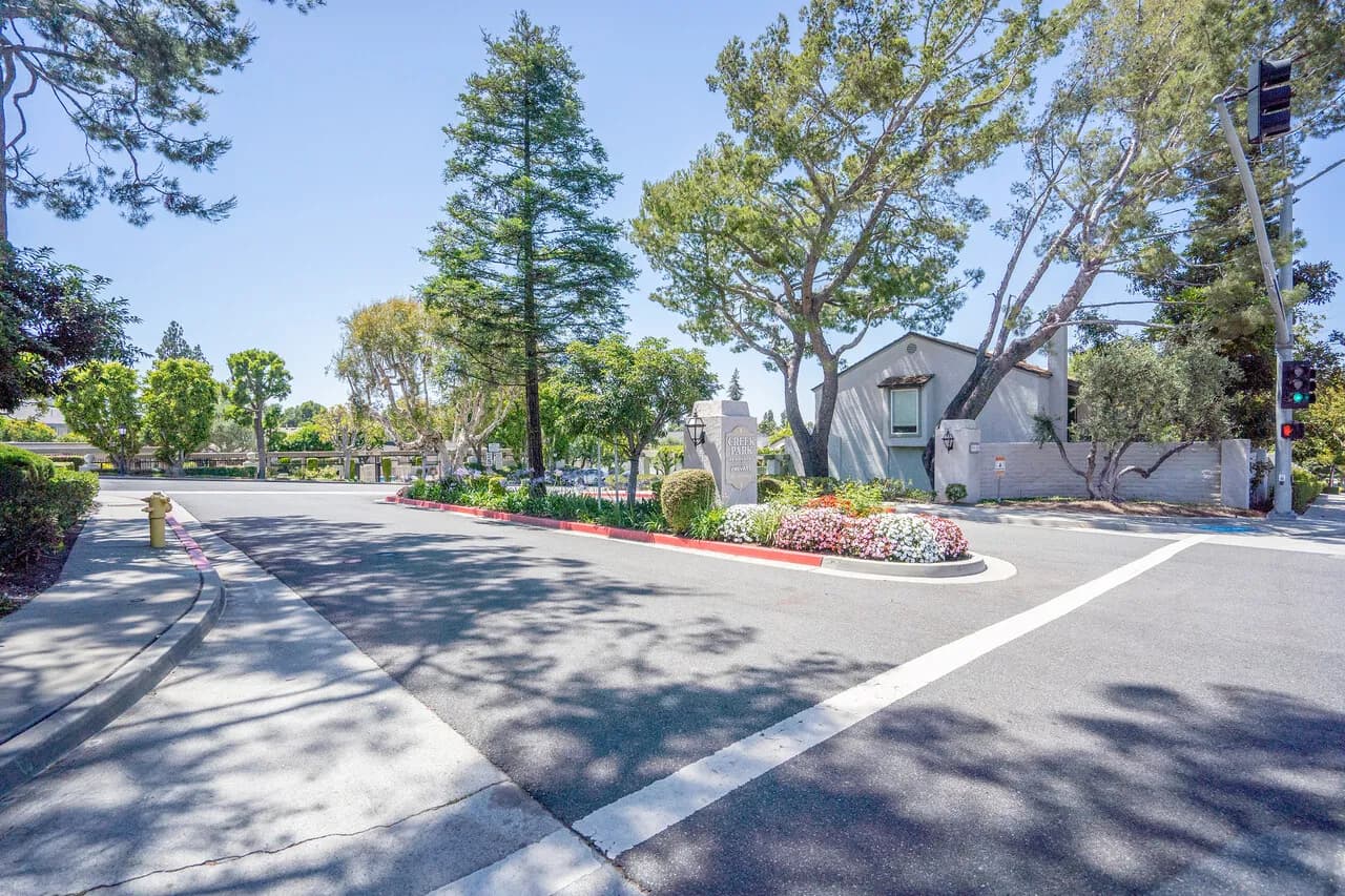 LA MIRADA 4/3. 1752SF REMODELED $4300/ MO.+ UTIL
					타운하우스
					La Mirada's preview 0