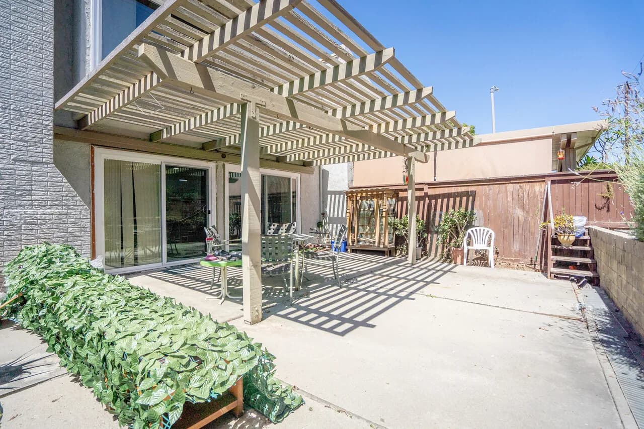 LA MIRADA 4/3. 1752SF REMODELED $4300/ MO.+ UTIL
					타운하우스
					La Mirada's preview 1