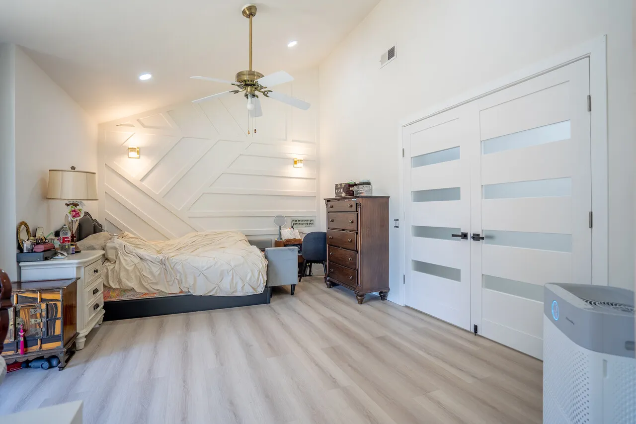 LA MIRADA 4/3. 1752SF REMODELED $4300/ MO.+ UTIL
					타운하우스
					La Mirada's preview 2