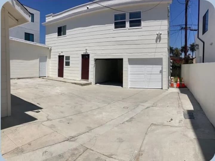 프라이빗한 2 bed 2 bath
					2 Bed
					Los Angeles's preview 0