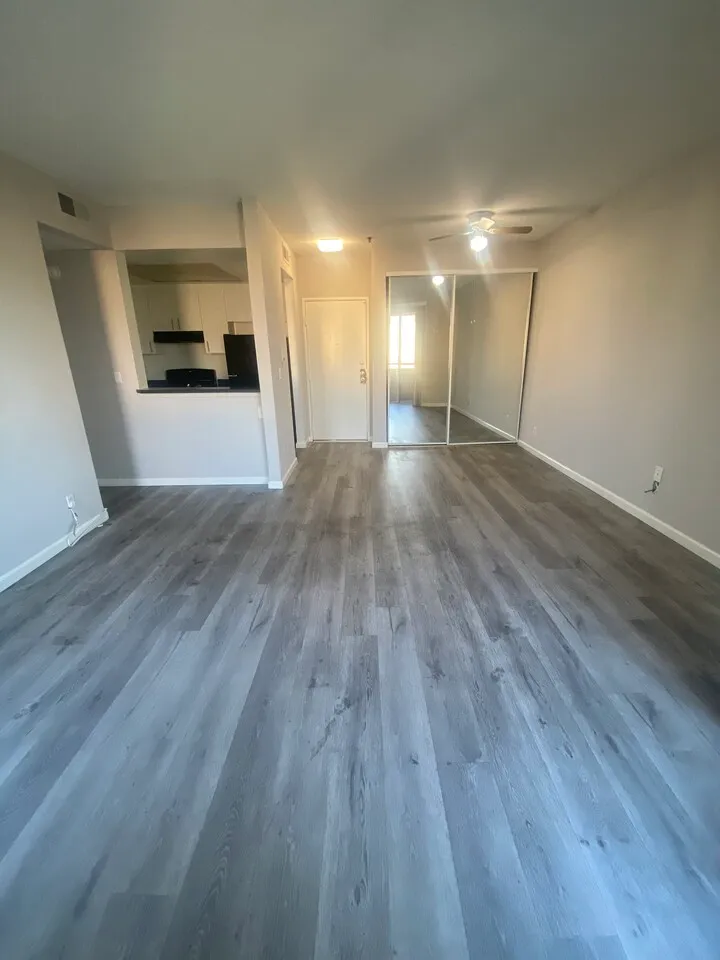 위치 좋은 1bed/1bath/1 or 2 parking
					아파트
					한인타운's preview 0