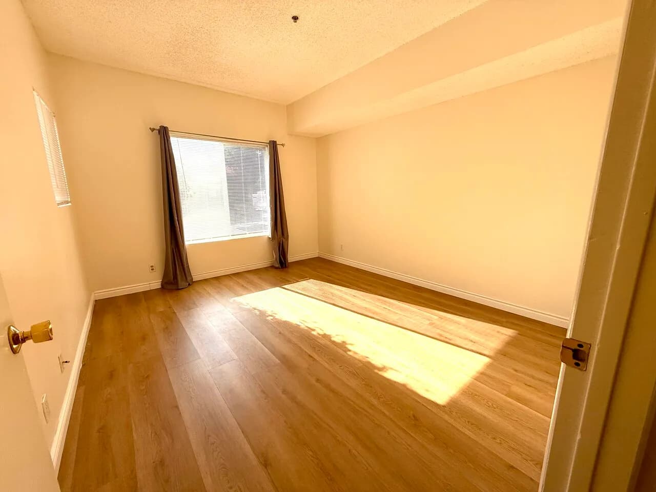 라크라센타 콘도 3BED + 2BATH $2,850
					콘도
					라크라센타's preview 1