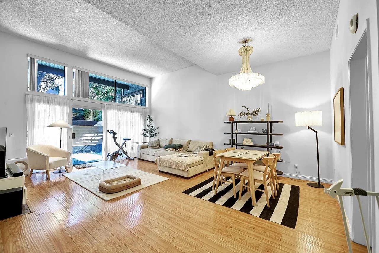 행콕팍 3가학군 타운하우스, 방2,화3 $3500,
					2 Bed
					Los Angeles's preview 1