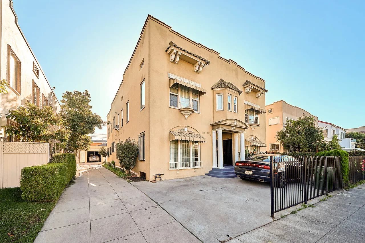 한인타운 , 큰방2, 화1, $2500, 파킹1,
					2 Bed
					Los Angeles's preview 0