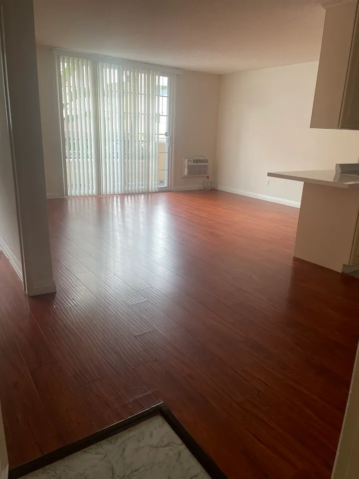 1Bed+1Bath
					1 Bed
					Los Angeles's preview 0