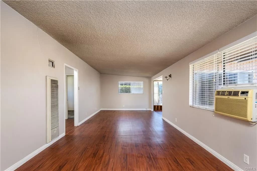 포텐셜 13,299 SqFt Whittier!! 3베드 단층 단독주택!! 
						큰길에 위치한 포텐셜 매물!! 투자, 거주 최고!!

						주택   CA's preview 2