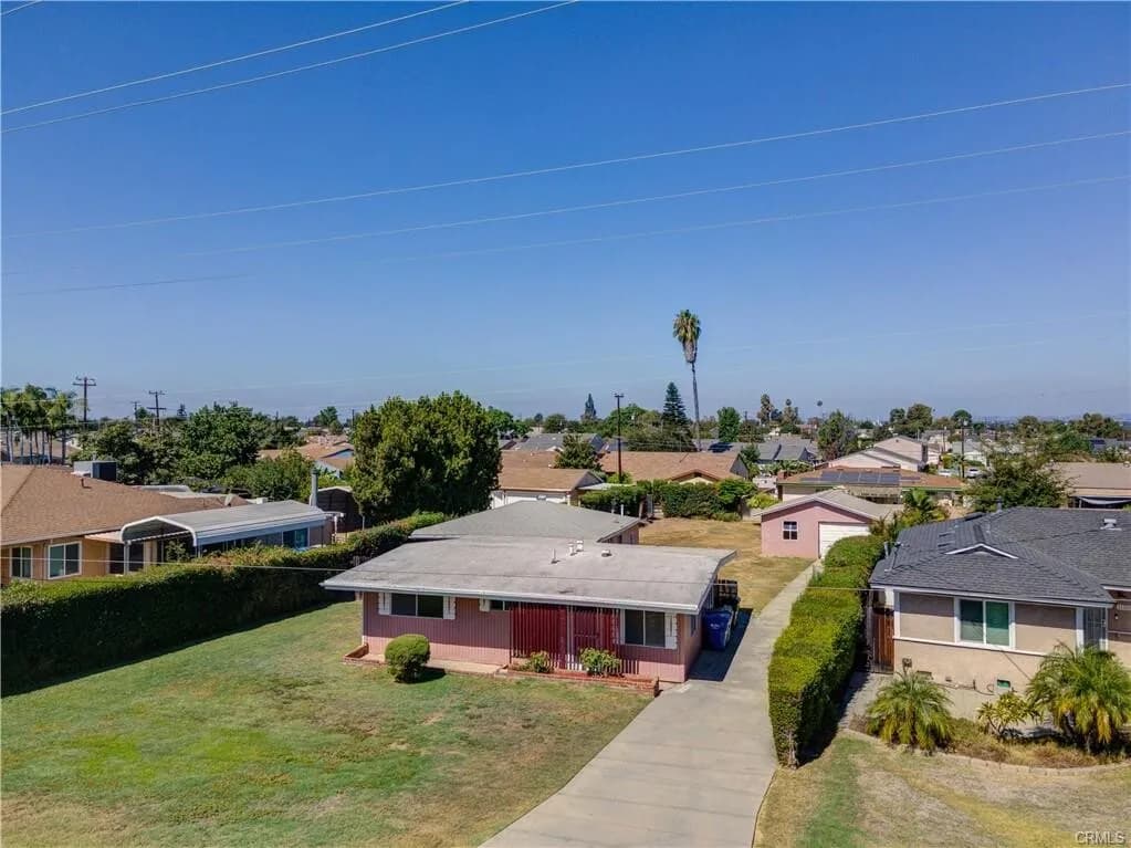포텐셜 13,299 SqFt Whittier!! 3베드 단층 단독주택!! 
						큰길에 위치한 포텐셜 매물!! 투자, 거주 최고!!

						주택   CA's preview 0