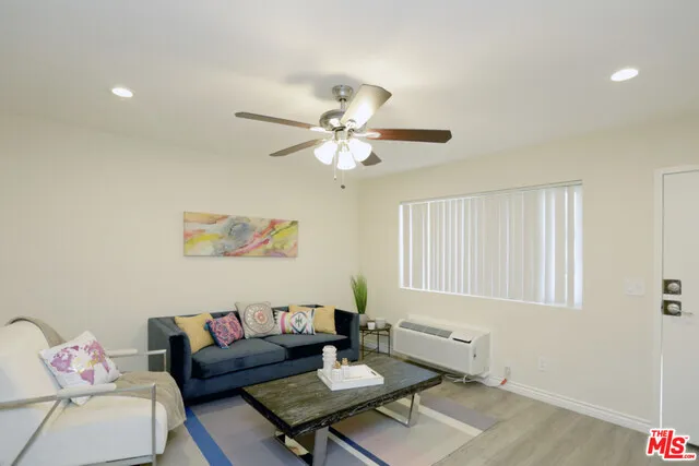 한타 중심 1bed 1bath 1 Parking
					1 Bed
					Los Angeles's preview 1