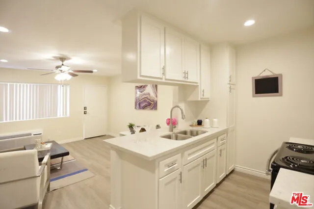 한타 중심 1bed 1bath 1 Parking
					1 Bed
					Los Angeles's preview 2
