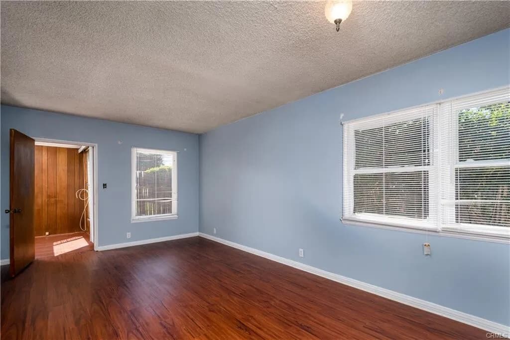 포텐셜 13,299 SqFt Whittier!! 3베드 단층 단독주택!! 
						큰길에 위치한 포텐셜 매물!! 투자, 거주 최고!!

						주택   CA's preview 3