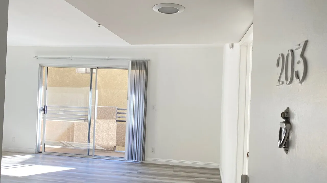 한인타운 방2 + 화2 아파트렌트
					아파트
					Los Angeles's preview 0