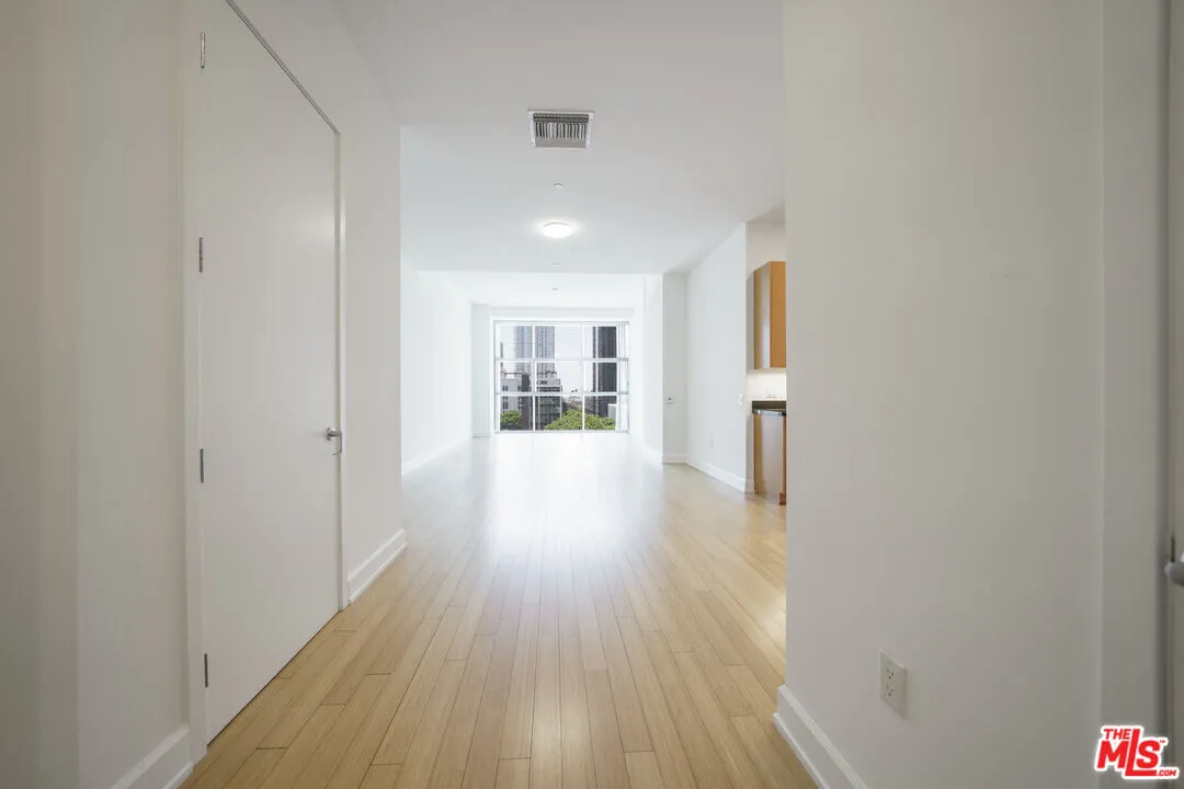 한인타운중심 럭서리 콘도 THE SUMMIT
					2 Bed
					Los Angeles's preview 0