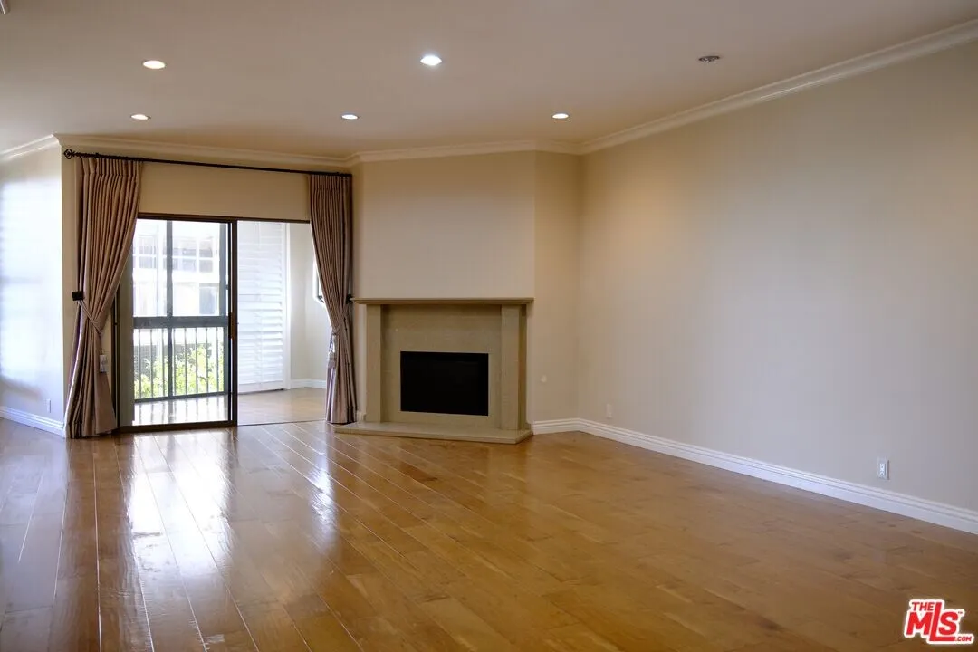 행콕팍 넓은 럭서리 콘도 방2 화3
					2 Bed
					Los Angeles's preview 2