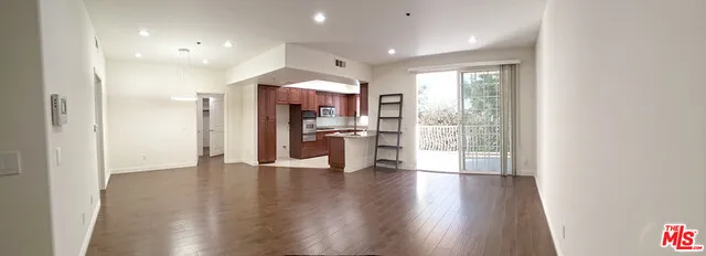 한타 넓은 방2 화2 /파킹2
					2 Bed
					Los Angeles's preview 1