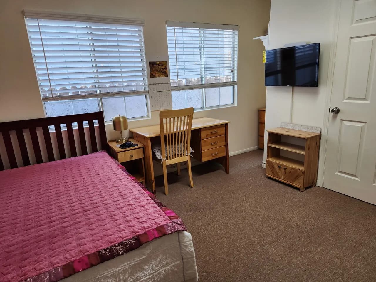 조용하고깨끗한 크리스탈하우스에,화장실+샤워+딸린방,게이트안주차장(차없음1000불)
					1 Bed
					La (한인타운)'s preview 2