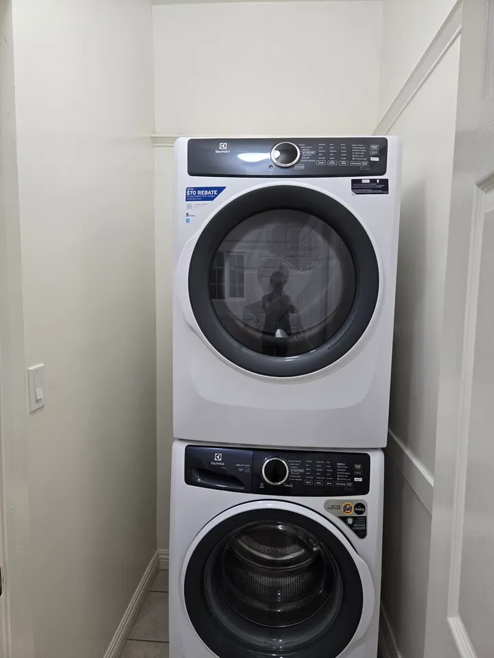 방2+1 Large Den+화장실 2+ 3 파킹
					3 Bed
					Los Angeles's preview 3