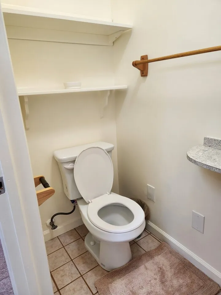 조용하고깨끗한 크리스탈하우스에,화장실+샤워+딸린방,게이트안주차장(차없음1000불)
					1 Bed
					Los Angeles(한인타운)'s preview 3