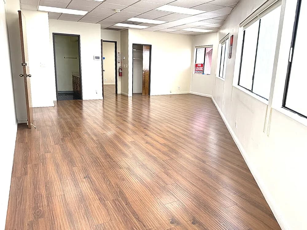 N. Koreatown 오피스 임대 – 넓고 저렴한 공간 $2,900
					오피스
					Los Angeles's preview 1