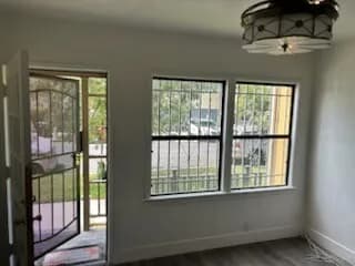 메트로와 버스노선이 편리한지역
					2 Bed
					Los Angeles's preview 1