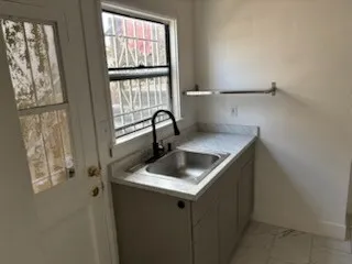 메트로와 버스노선이 편리한지역
					2 Bed
					Los Angeles's preview 2