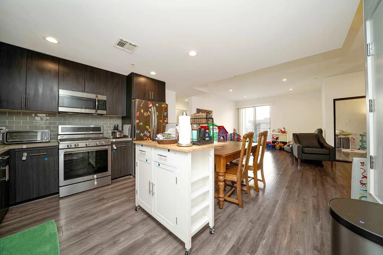 한인타운 콘도 방3,화2 $3650,
					3 Bed
					Los Angeles's preview 1