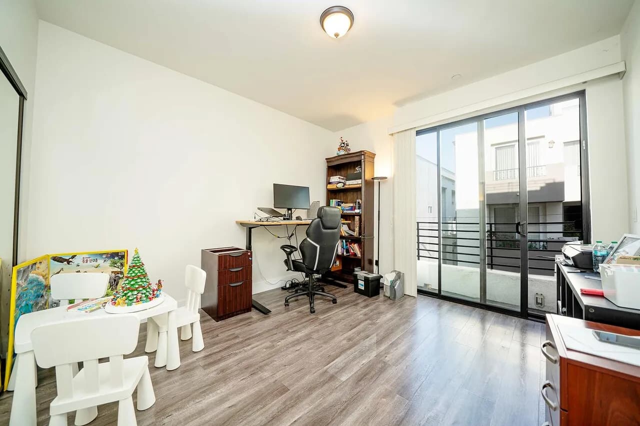 한인타운 콘도 방3,화2 $3650,
					3 Bed
					Los Angeles's preview 3
