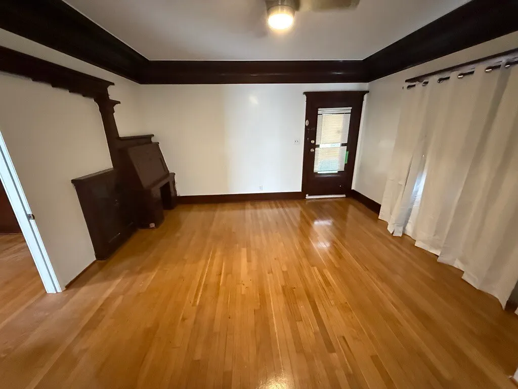 코리아타운 3 bed 리모델링 유닛 임대
					3 Bed
					Los Angeles's preview 0