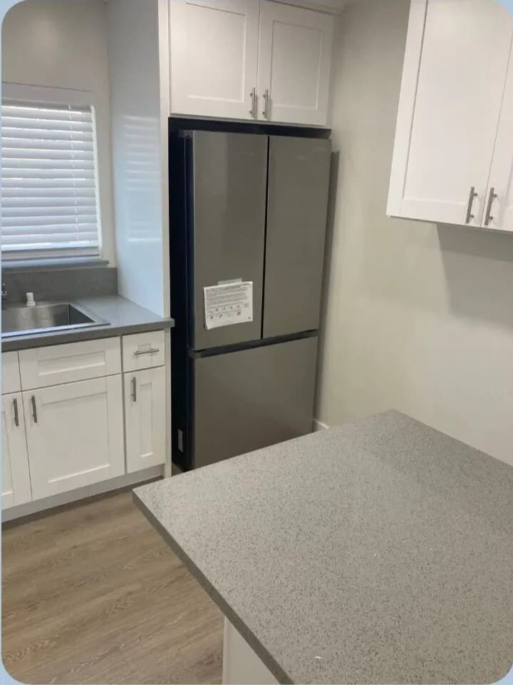 2 bed 2 bath
					2 Bed
					Los Angeles's preview 3