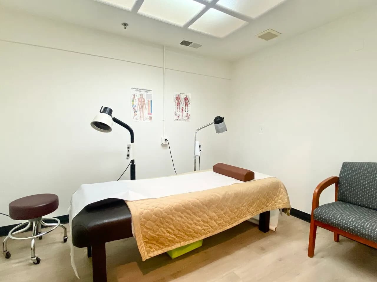 부에나팍 위치좋은 한의원에서 룸렌트 합니다. (스킨케어, 마사지, 카이로, 반영구 오피스)
					오피스
					Buena Park's preview 1