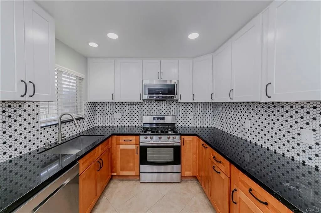 [토랜스] 2005년생 게이트단지 리모델링 타운홈
						1633 SQFT, 조용한 주택가
						타운하우스  Torrance CA's preview 3