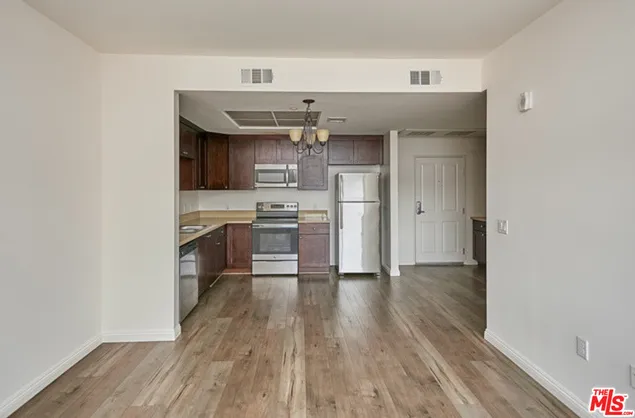 Hoover 2 Bed Unit $2395 2 Months FREE!
					아파트
					Los Angels's preview 3