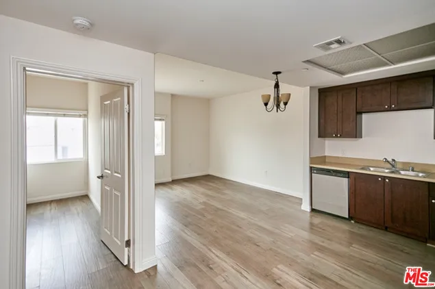 Hoover Balcony Unit 1Bed $1895 1 Month FREE
					1 Bed
					Los Angels's preview 1