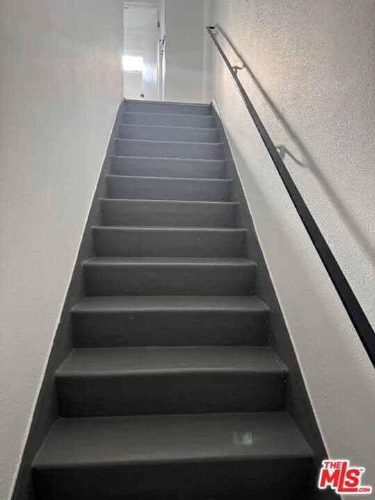 3가학군에 위치한 아파트입니다. (2bed,2bath) 복층 구조
					아파트
					Los Angeles's preview 2