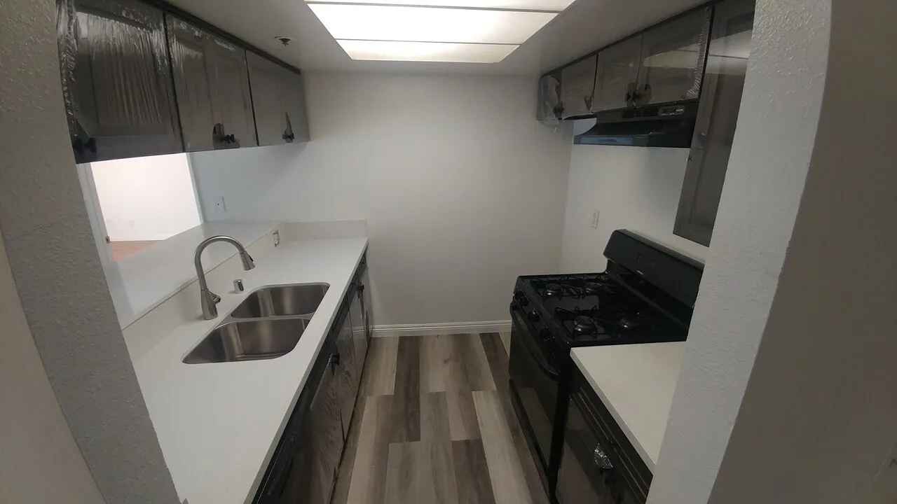 한인타운 1베드 & 1Full Bath & 1Parking 아파트
					1 Bed
					Los Angeles's preview 0