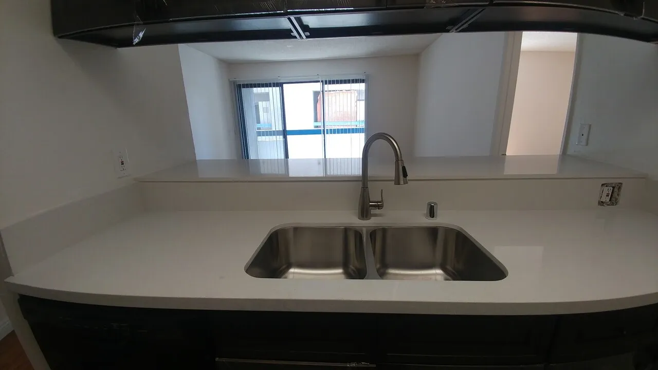 한인타운 1베드 & 1Full Bath & 1Parking 아파트
					1 Bed
					Los Angeles's preview 1