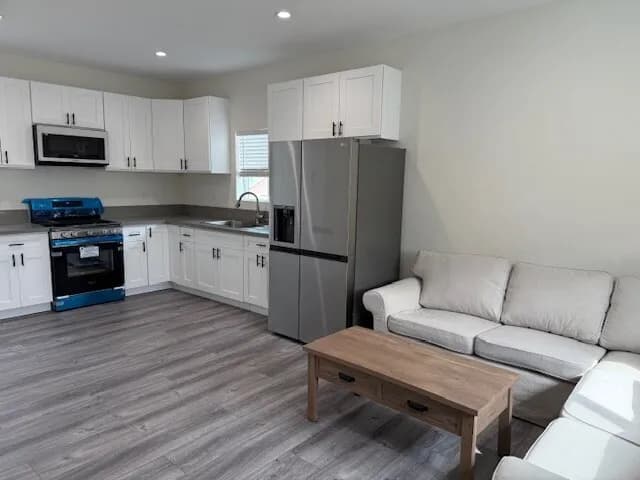 새로지은유닛 방2화1 파킹2대 새냉장고, 세탁기 $2,700
					2 Bed
					Los Angele's preview 0