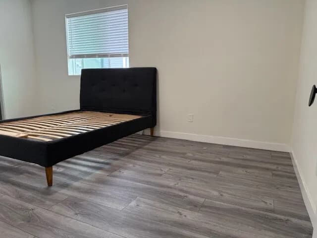 새로지은유닛 방2화1 파킹2대 새냉장고, 세탁기 $2,700
					2 Bed
					Los Angele's preview 1