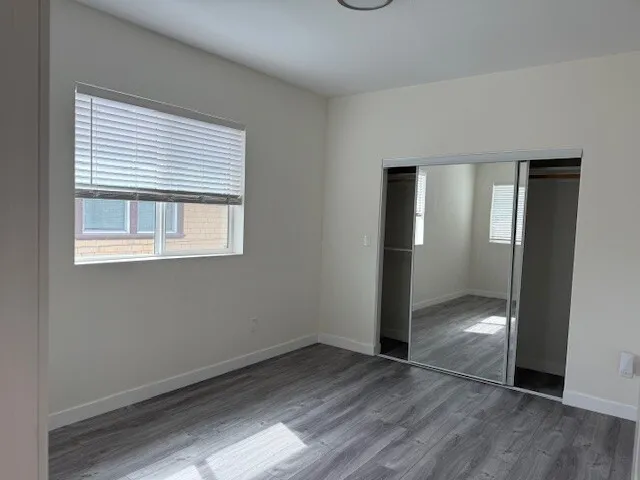 새로지은유닛 방2화1 파킹2대 새냉장고, 세탁기 $2,700
					2 Bed
					Los Angele's preview 2