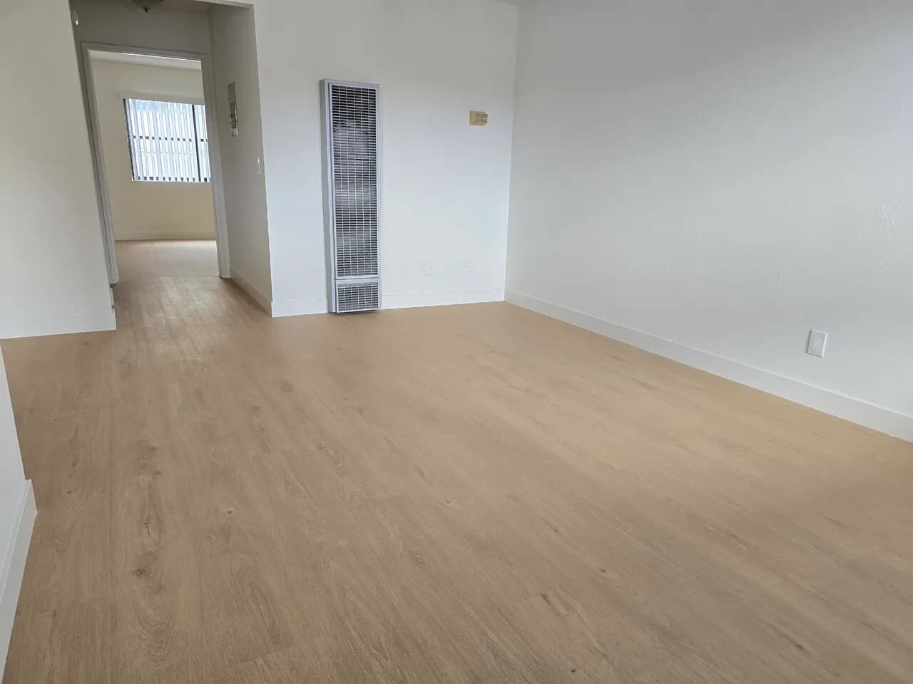 한타 1Bed 1Bath 2Parking
					1 Bed
					한인타운's preview 2