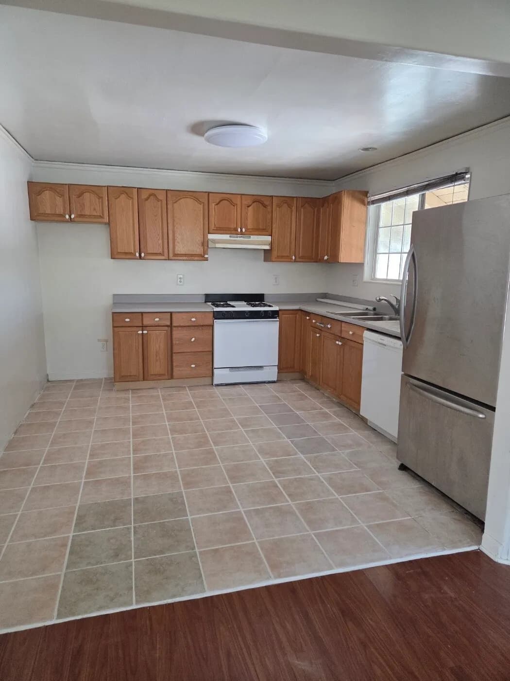 한타 컨츄리클럽 하우스 2층유닛 3bed2bath2pk $2600
					하우스
					La 한인타운's preview 1