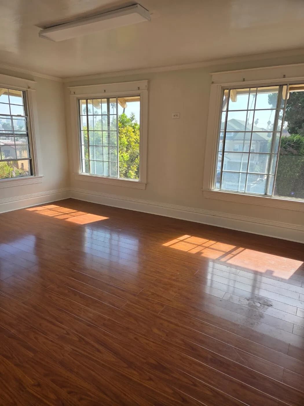 한타 컨츄리클럽 하우스 2층유닛 3bed2bath2pk $2600
					하우스
					La 한인타운's preview 3