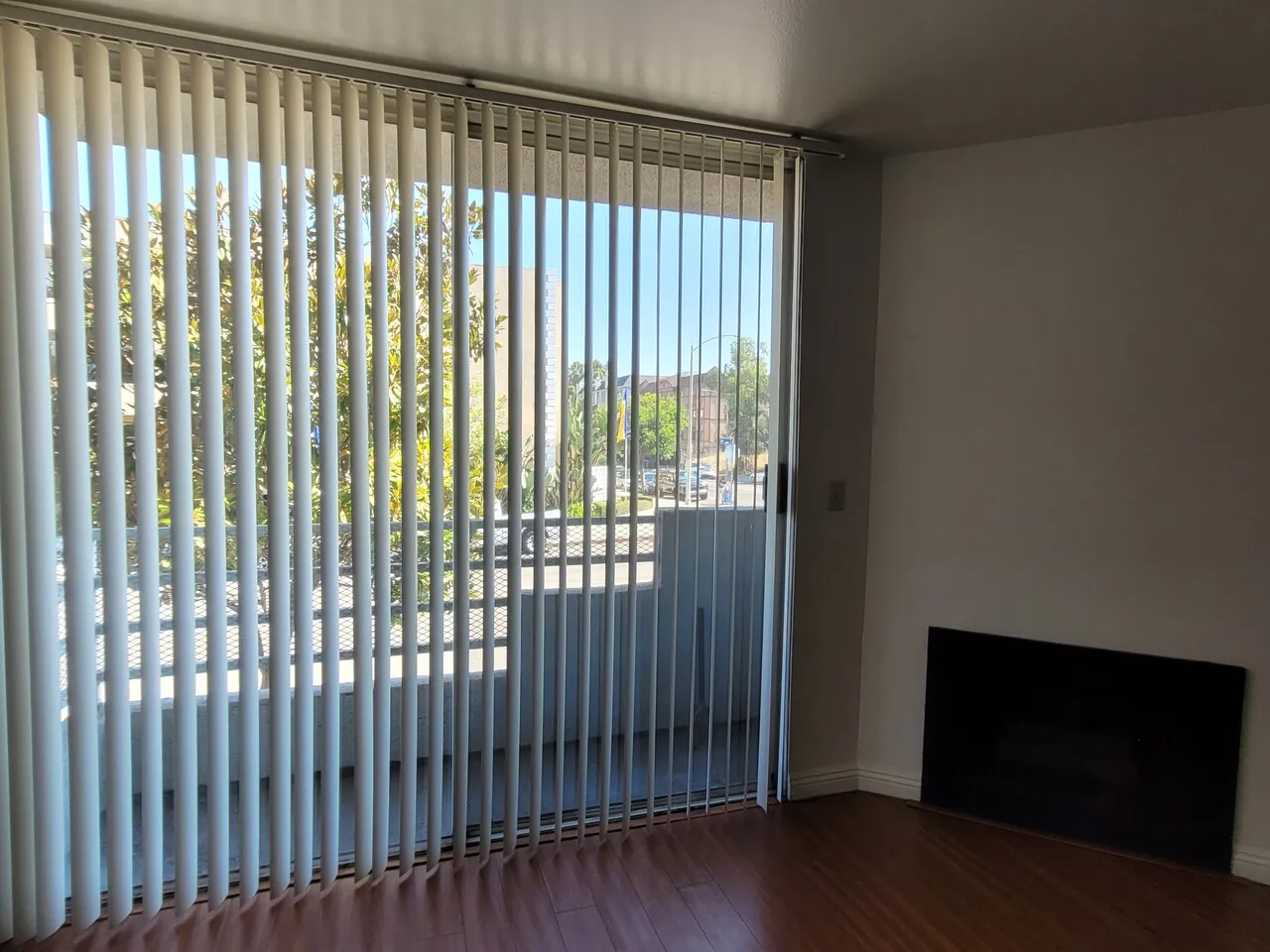 2bed + 2bath + 2parking $ 2,400
					2 Bed
					한인타운 La's preview 2