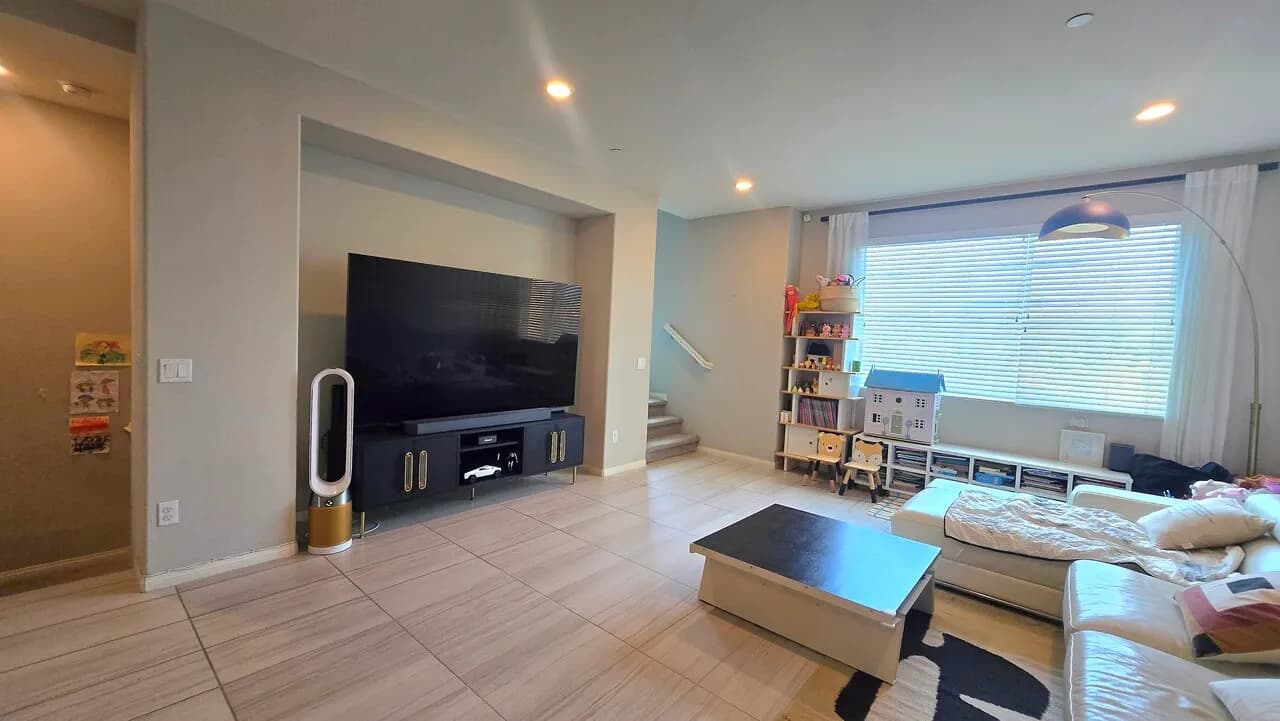 GARDENA 좋은 로케이션의 3스토리 타운하우스
					3 Bed
					Gardena's preview 3