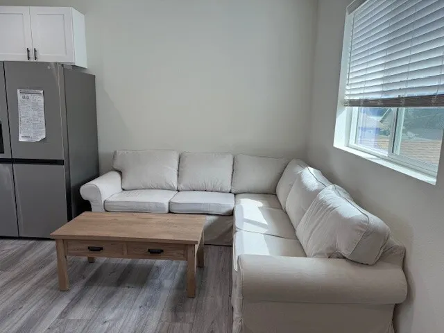 새로지은유닛 방2화1 파킹2대 새냉장고, 세탁기 $2,700
					2 Bed
					Los Angele's preview 1