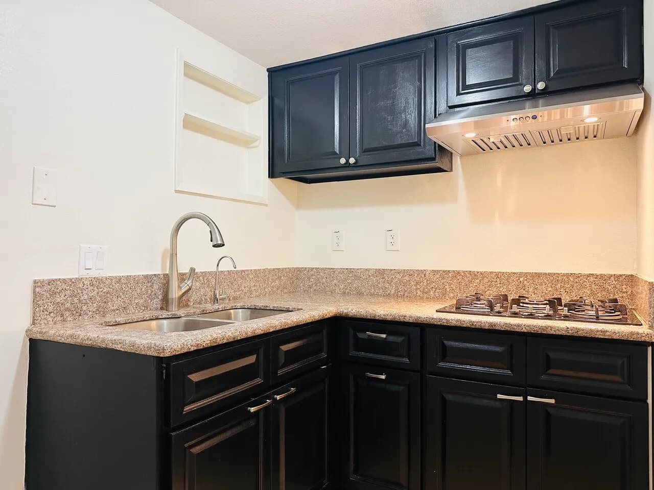 Beautiful 1 Bedroom 1 Bathroom near Time square
					하우스
					Monterey Park's preview 0