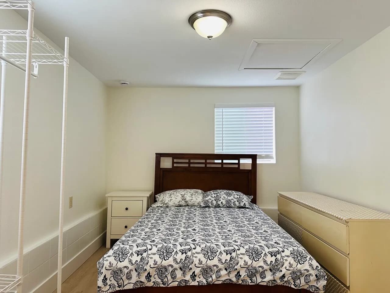 Beautiful 1 Bedroom 1 Bathroom near Time square
					하우스
					Monterey Park's preview 2