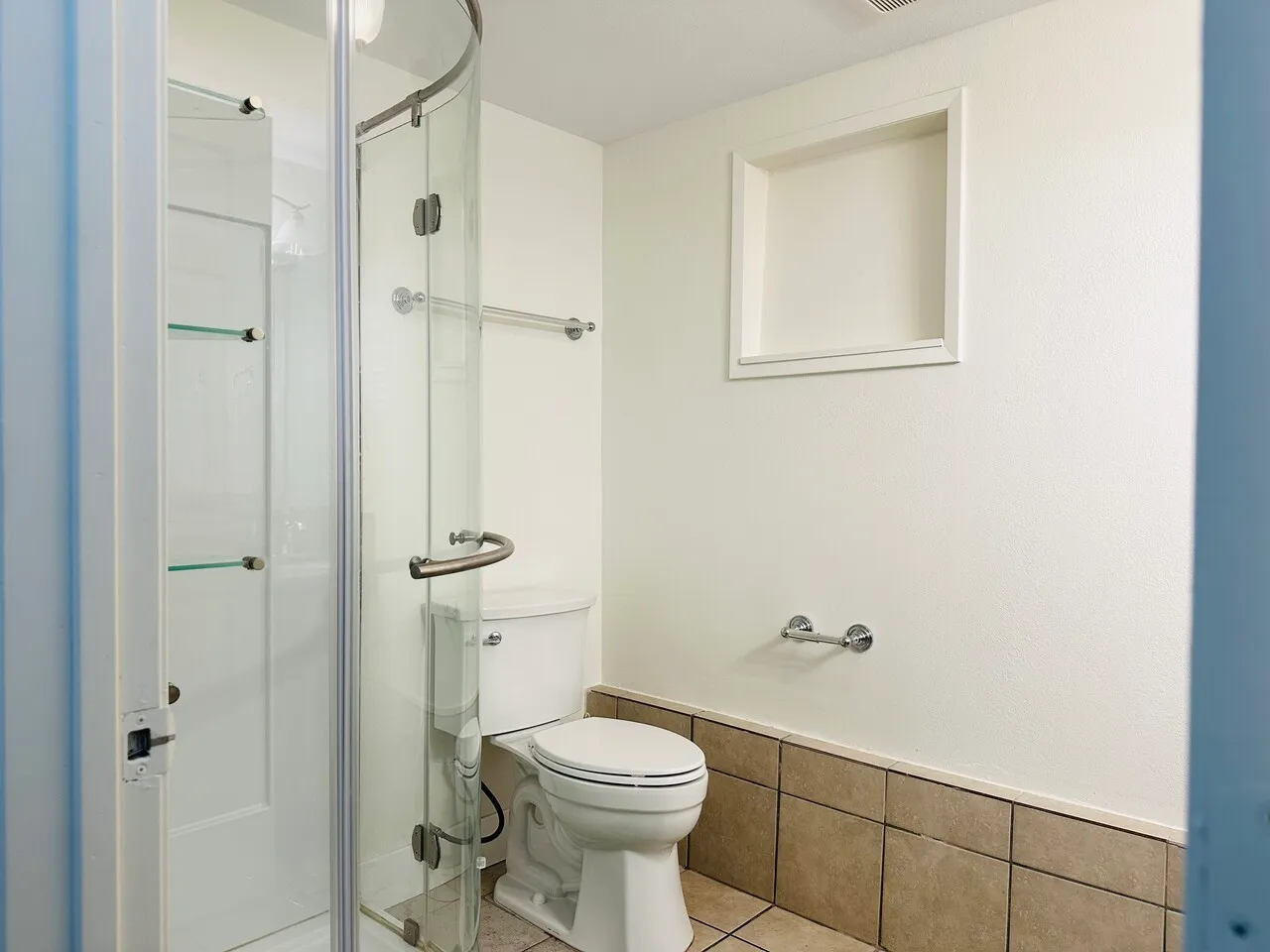 Beautiful 1 Bedroom 1 Bathroom near Time square
					하우스
					Monterey Park's preview 3